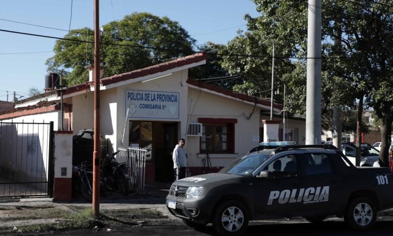 Mujer policía robo